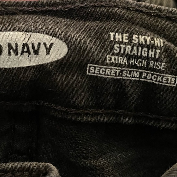 6 pairs of Women’s Old Navy High Rise slim/straight fit jeans. - Picture 3 of 7